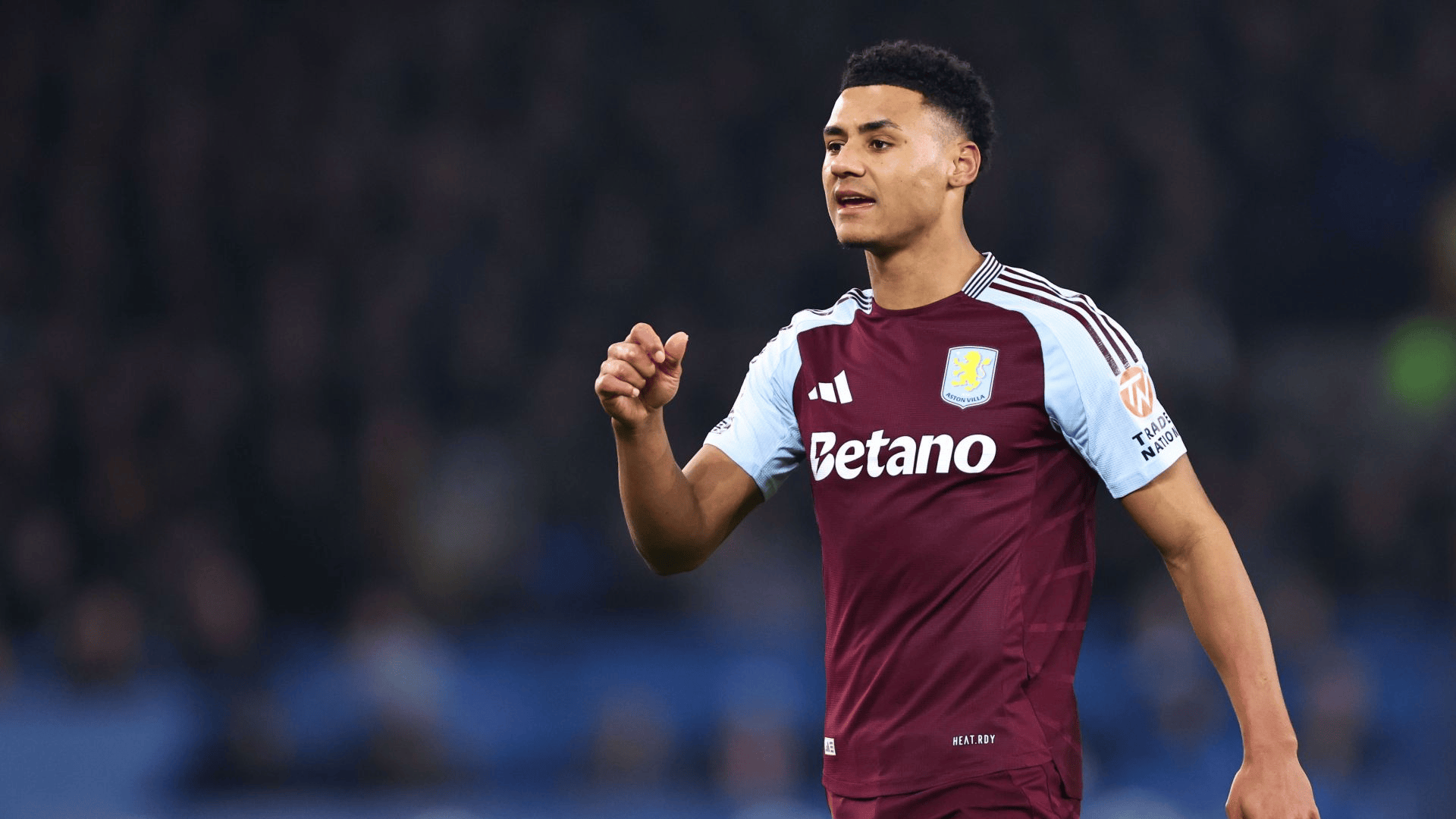 西门状态糟糕透了！ SmLz 的Jinx打出了五杀，而 Uzi 的Kai'Sa则显得力不从心。蓝队以1-0领先 Uzi 的队伍。