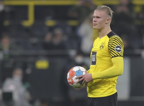 LPL主持余霜晒欧洲杯返图：这男主剧本给卢卡库拿到了！