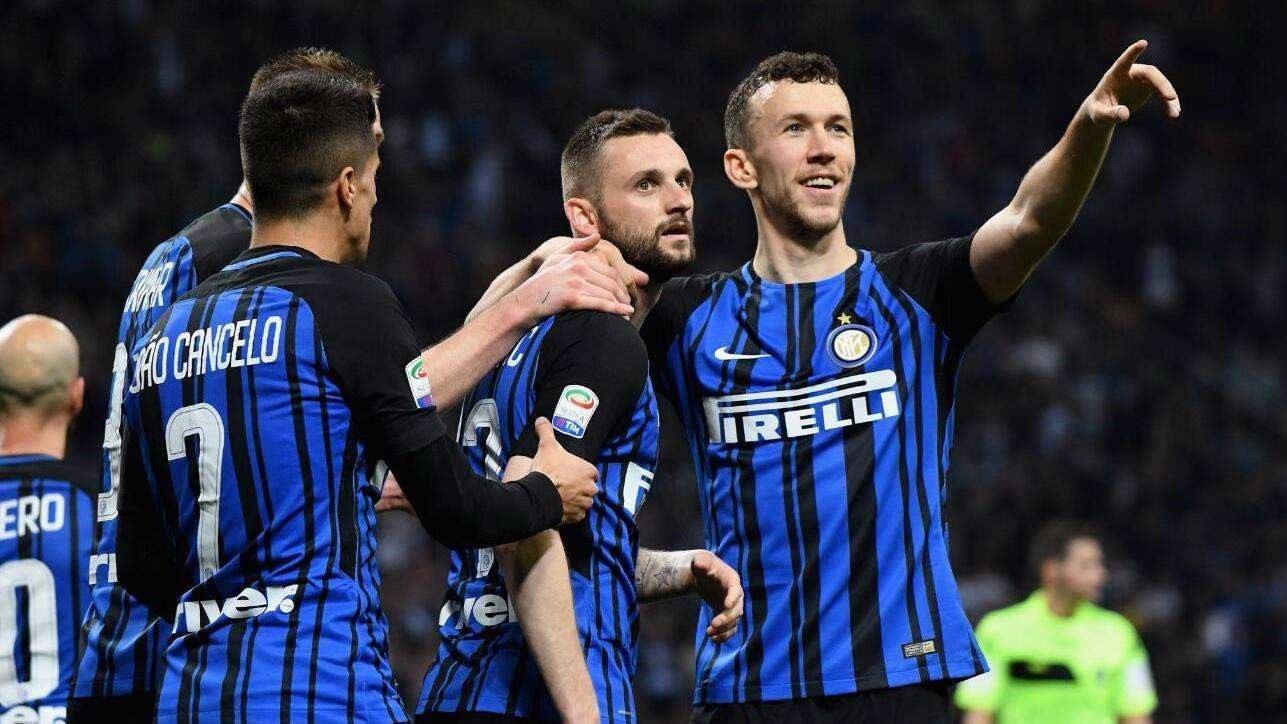 Shaoye 和 Draven 尽了全力。 Ale 和 Gwen 在关键团战中制造了强大的 AOE 完成击杀。